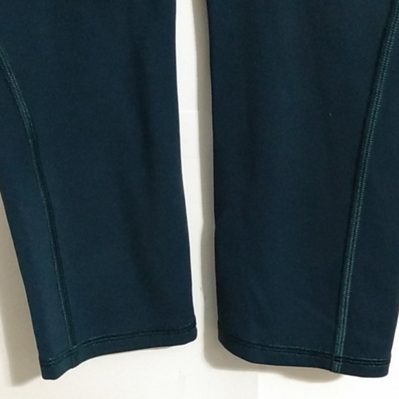 ATHLETA CAPRI PERFORMANCE WORKOUT LEGGINGS SZ S - Picture 3 of 9